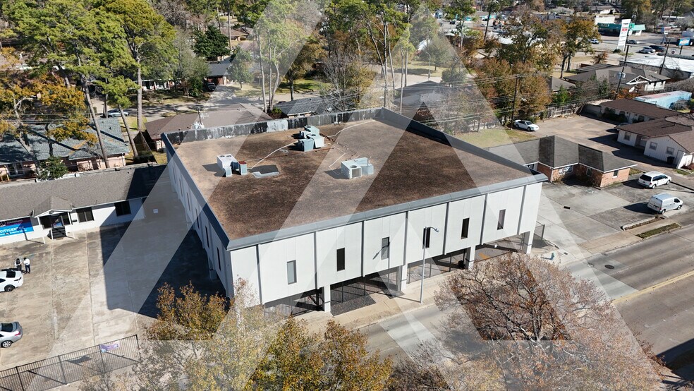 10122 Long Point Rd, Houston, TX à louer - Photo du bâtiment - Image 2 de 29