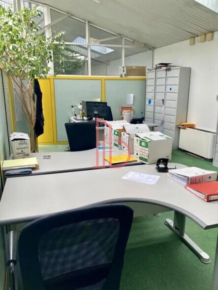 Office in Bordeaux for lease - Interior Photo - Image 2 of 4