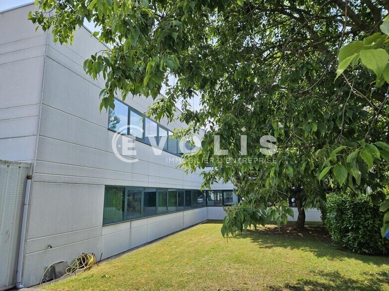 9 Avenue Des Froides Bouillies, Morangis à louer - Photo du bâtiment - Image 2 de 12