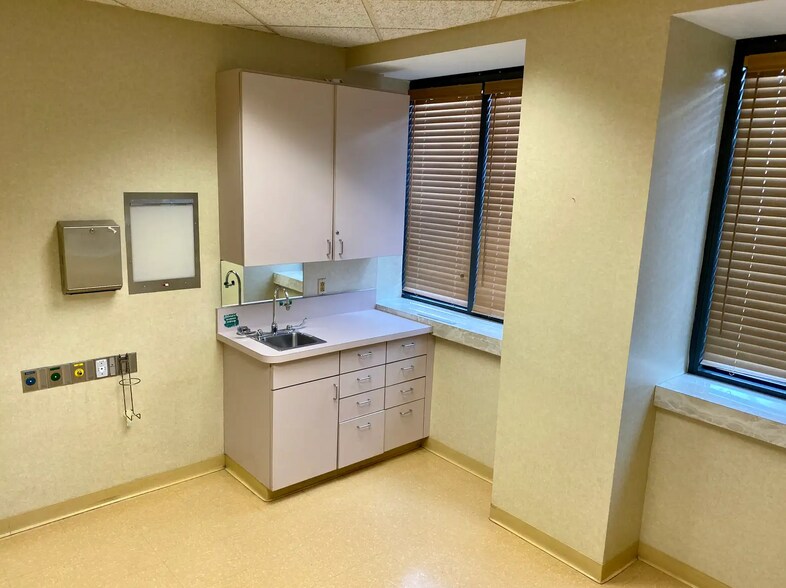 225 Abraham Flexner Way, Louisville, KY à vendre - Photo intérieure - Image 2 de 7