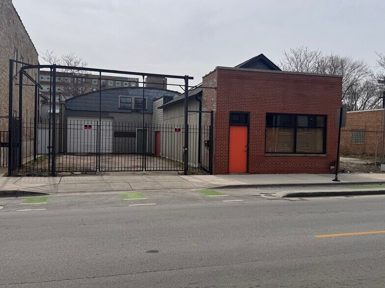 2339-2341 W Grand Ave Ave, Chicago, IL à vendre - Photo du bâtiment - Image 2 de 2