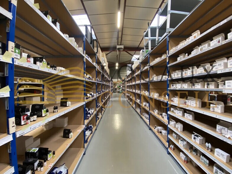 Flex in Sartrouville for lease - Interior Photo - Image 1 of 11