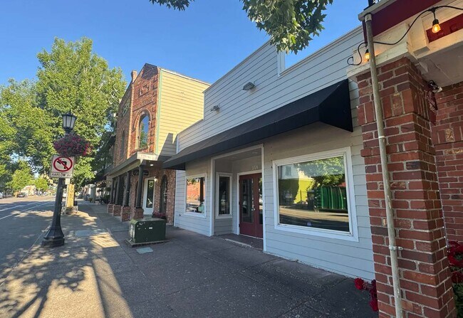 More details for 359 E Historic Columbia River Hwy, Troutdale, OR - Retail for Lease