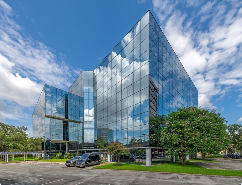 2929 Briarpark Dr, Houston, TX à vendre - Photo du bâtiment - Image 1 de 20