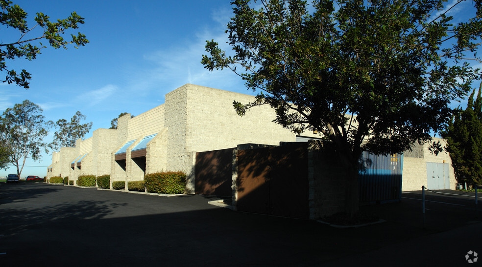 32 N Wood Rd, Camarillo, CA à louer - Photo du bâtiment - Image 3 de 4