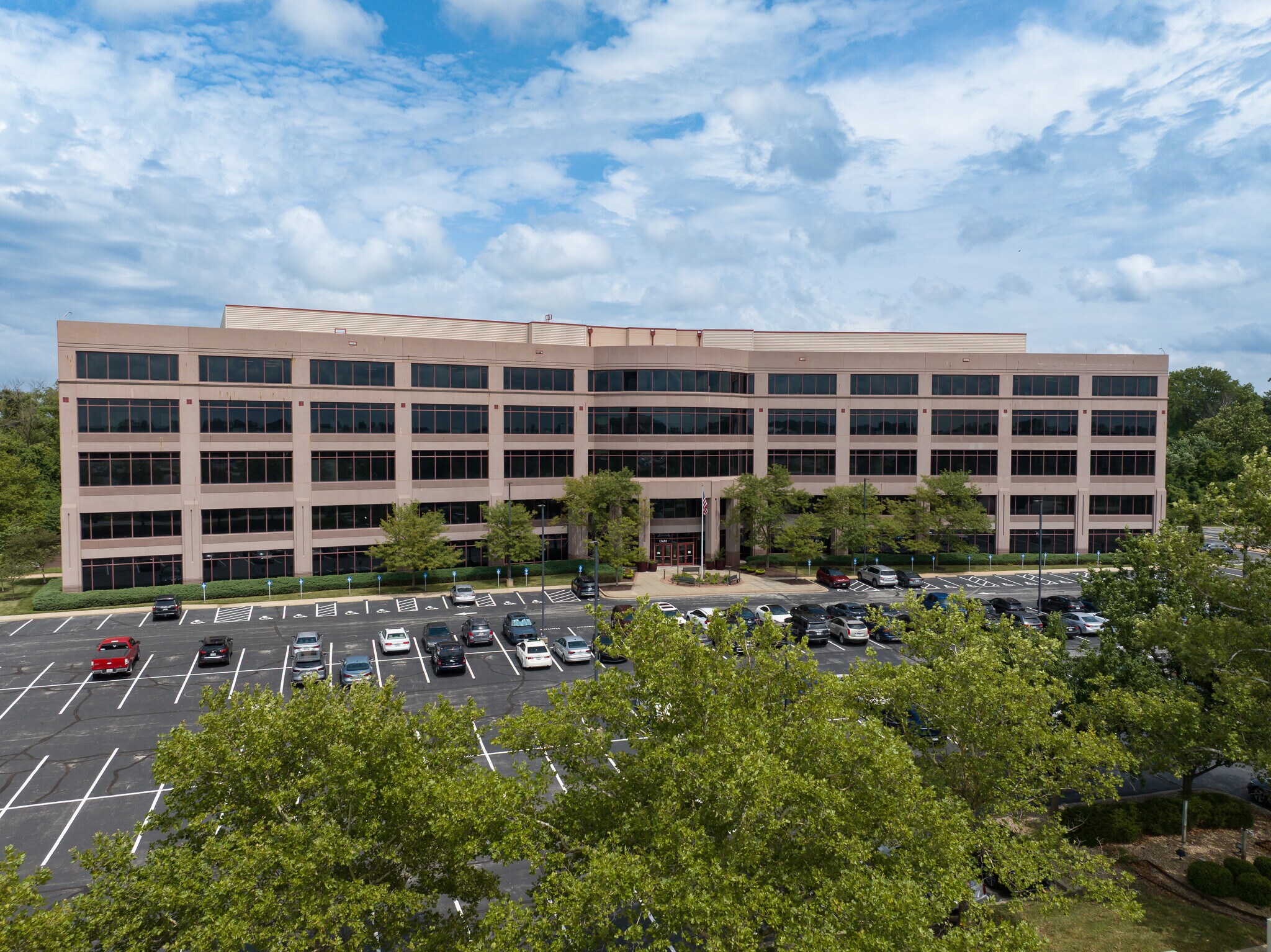 13655 Riverport Dr, Maryland Heights, MO for lease Building Photo- Image 1 of 25