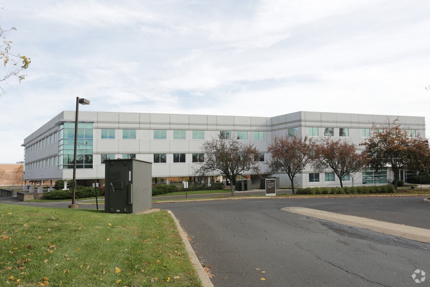 444 Oxford Valley Rd, Langhorne, PA for sale - Building Photo - Image 3 of 22