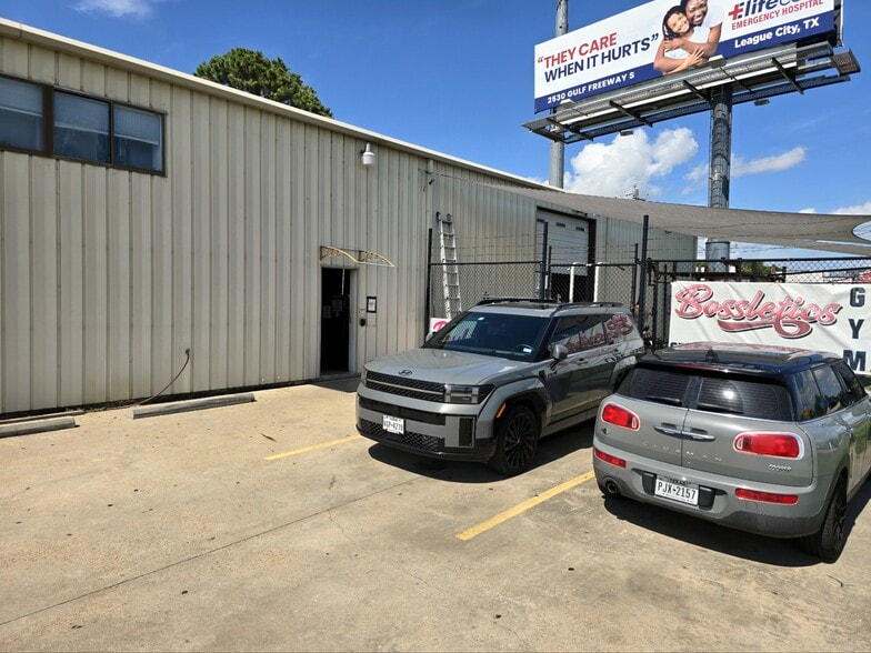 7915 FM 517 Rd W, Dickinson, TX for sale - Building Photo - Image 3 of 5