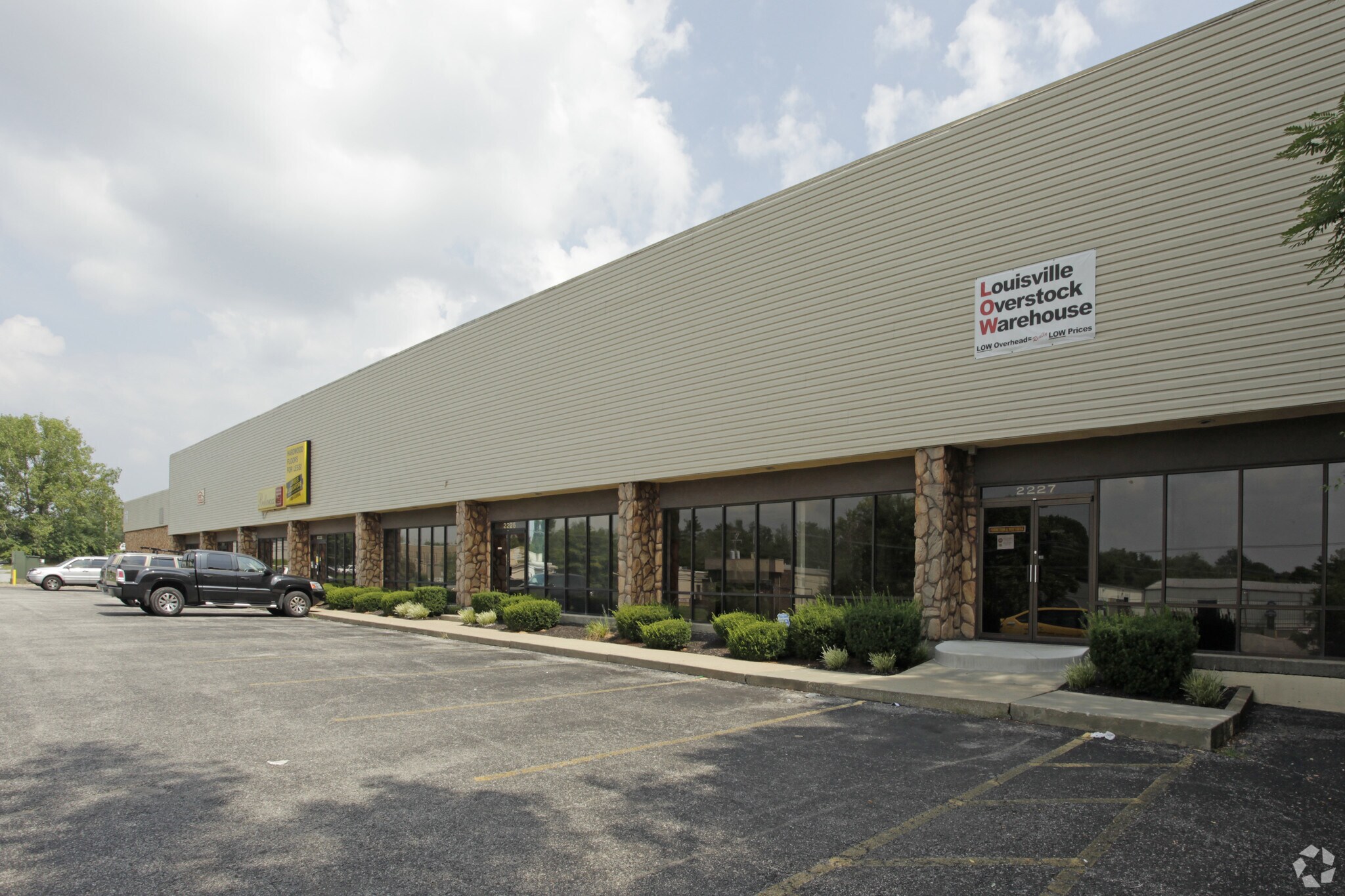 2207-2227 Plantside Dr, Louisville, KY à louer Photo principale- Image 1 de 14