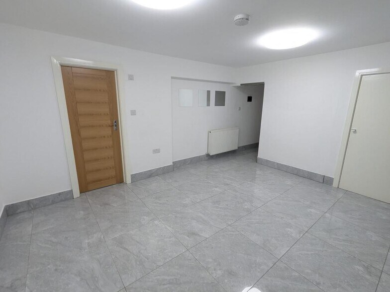 122-122A Finchley Rd, Londres à louer - Photo intérieure - Image 2 de 24