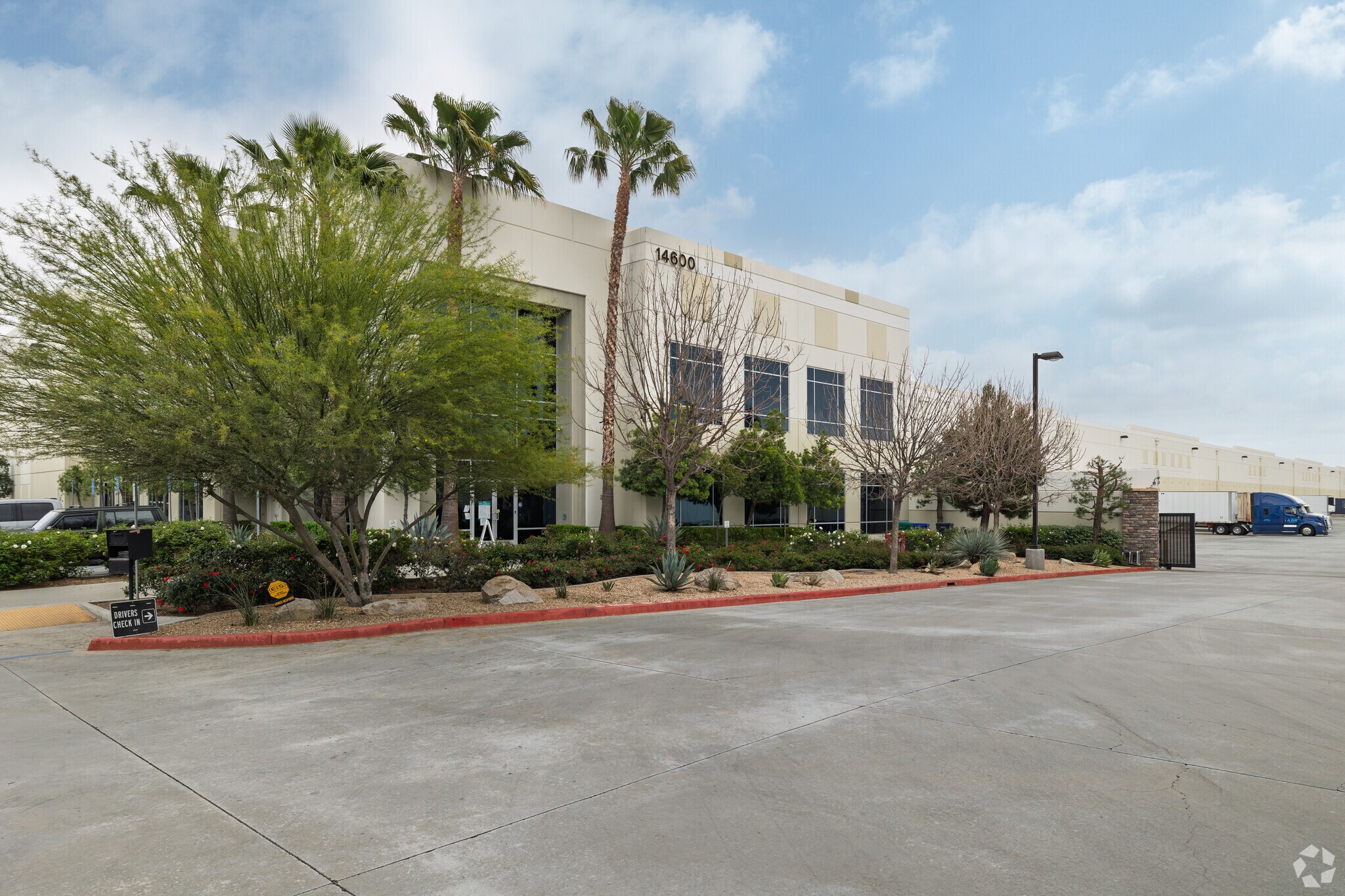 14600 Innovation Dr, Riverside, CA à louer Photo principale- Image 1 de 23
