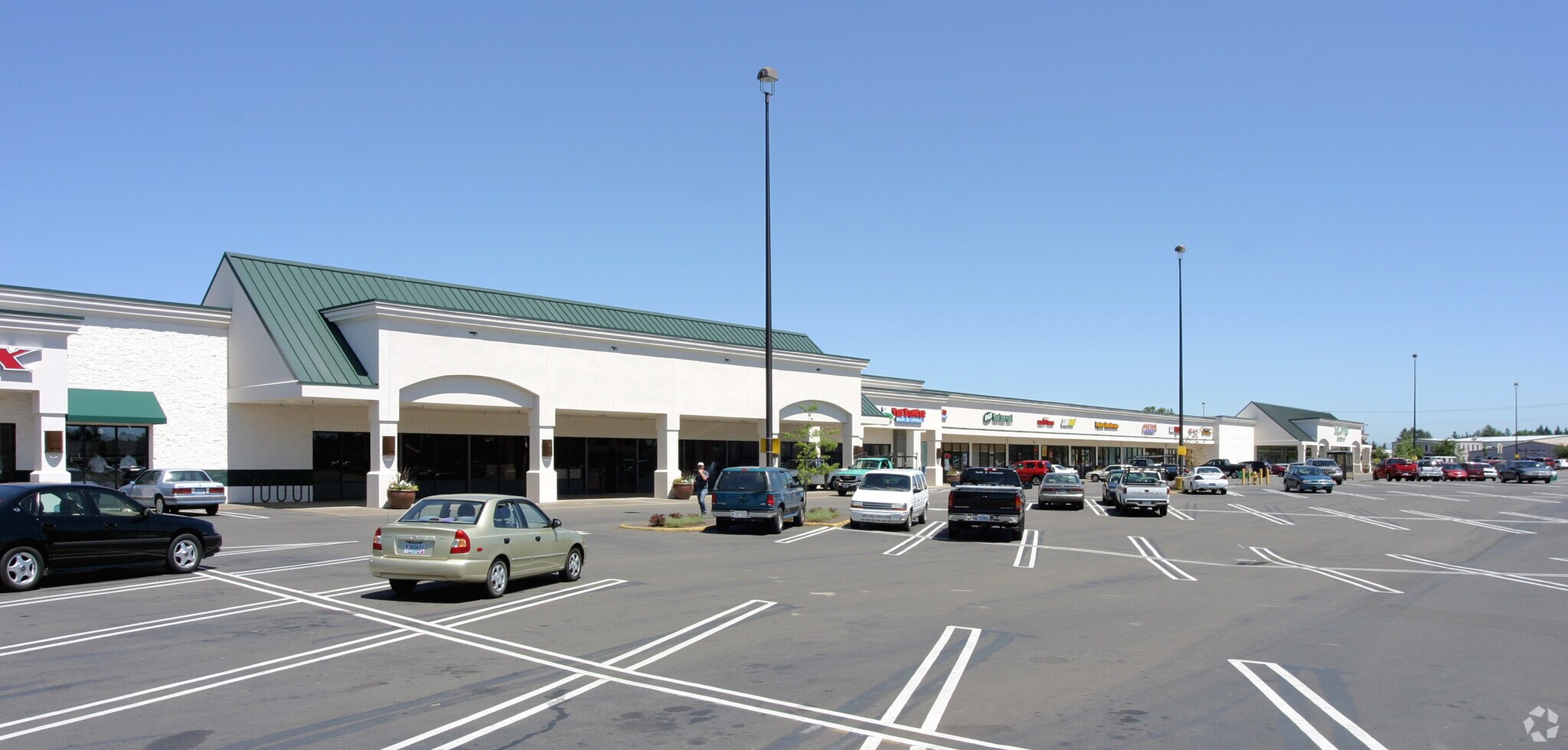 1561-1755 Mount Hood Ave, Woodburn, OR for lease Primary Photo- Image 1 of 13