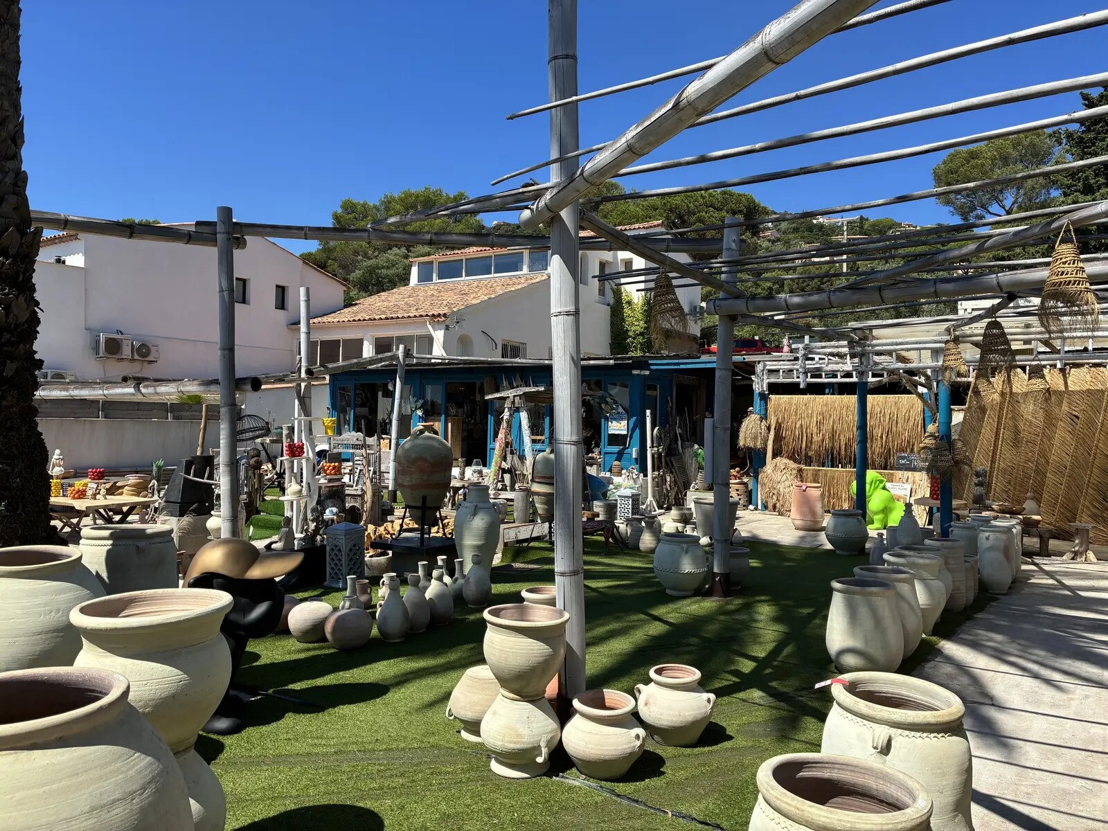 Avenue Des Pins Sylvestres, Roquebrune-sur-Argens à louer Photo du bâtiment- Image 1 de 7