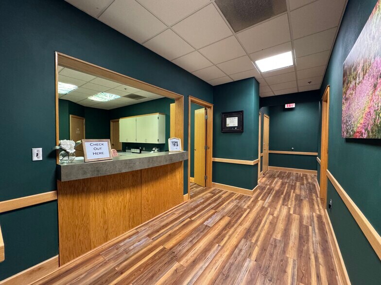 3715-3733 N Business Dr, Fayetteville, AR à louer - Photo du bâtiment - Image 3 de 12