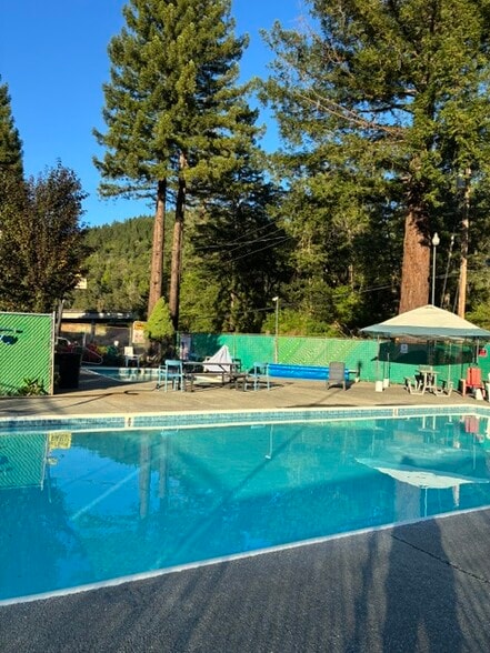 4112 Redwood Dr, Redway, CA for sale - Building Photo - Image 3 of 33