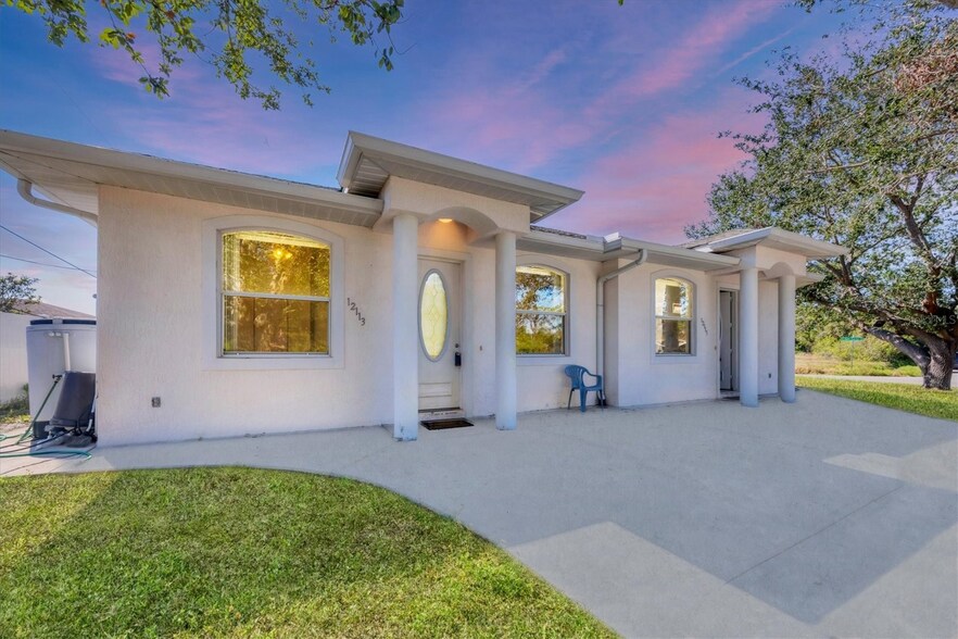 12113 Capilla Ln, North Port, FL à vendre - Photo principale - Image 1 de 44