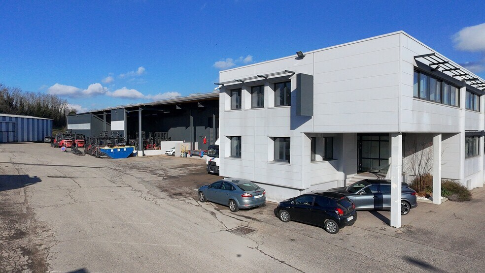 Rue Eugène Hénaff, Vénissieux à vendre - Photo du bâtiment - Image 2 de 9