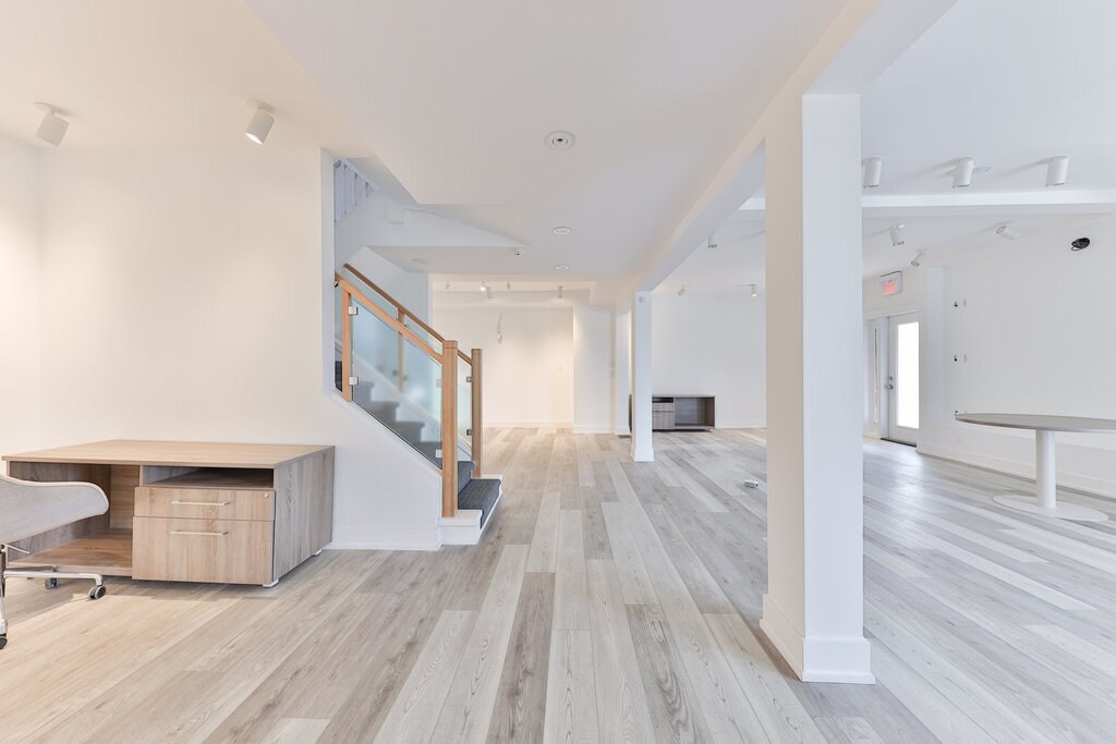 15 Mississauga Rd S, Mississauga, ON for lease Building Photo- Image 1 of 25