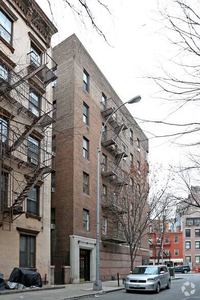 1 Jane St, New York, NY à louer - Photo du bâtiment - Image 3 de 9