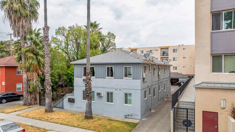 13647 Leadwell St, Van Nuys, CA à vendre - Photo du bâtiment - Image 3 de 14