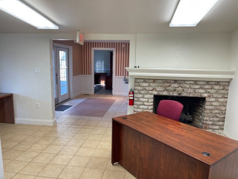 1175 E Main St, Mount Joy, PA à louer - Photo du bâtiment - Image 2 de 14