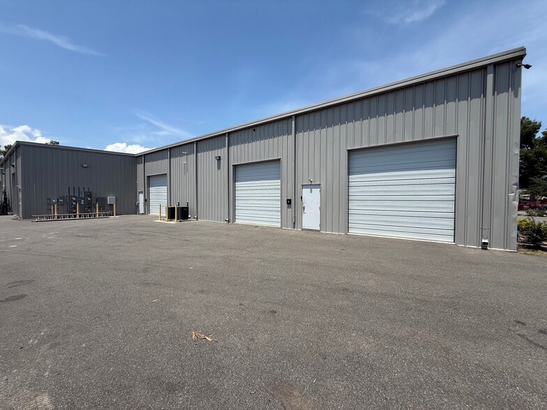 240 & 250 Industrial Way, Myrtle Beach, SC for sale - Building Photo - Image 2 of 8