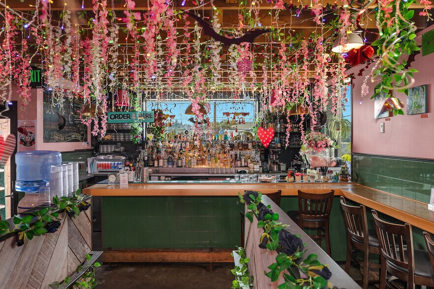 5239 Ballard Ave, Seattle, WA à vendre - Photo du bâtiment - Image 2 de 10