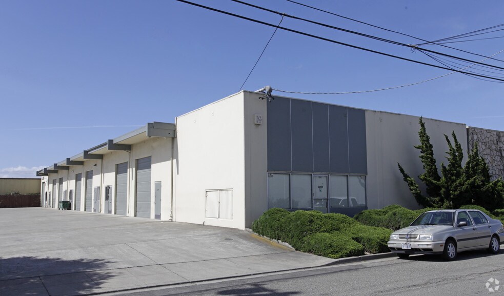 2214-2254 American Avenue, Hayward, CA portefeuille de 2 propriétés à vendre sur LoopNet.ca - Photo du bâtiment - Image 2 de 2