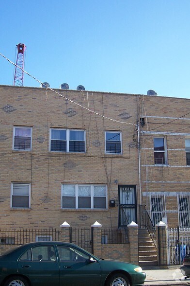 11-07 Irving Ave, Flushing, NY à vendre - Photo du bâtiment - Image 3 de 3