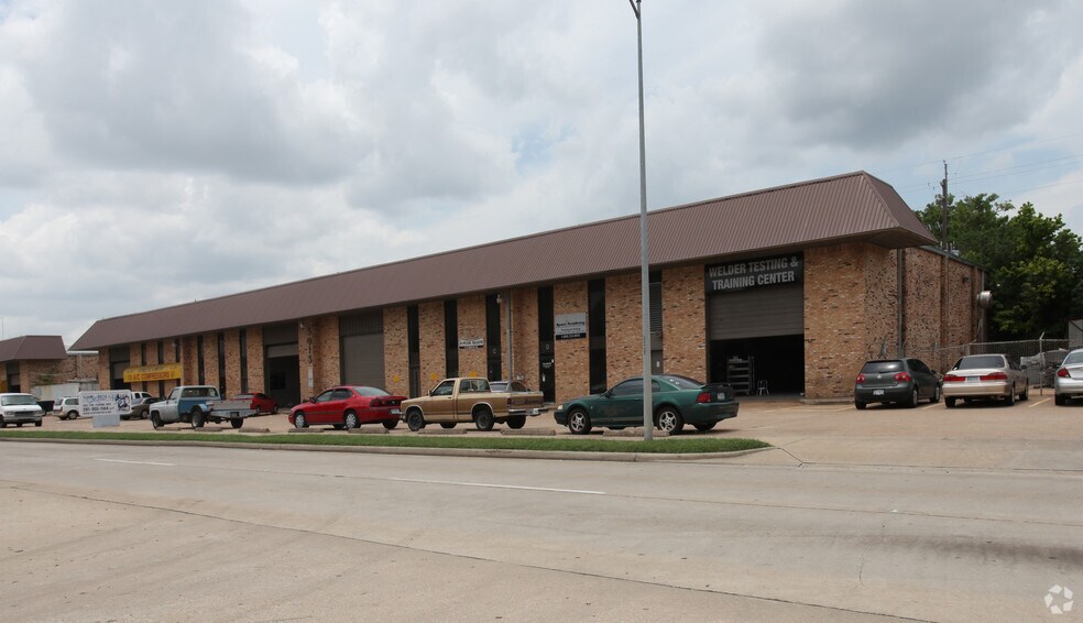 5005 Gessner Dr, Houston, TX à louer - Photo du bâtiment - Image 3 de 5
