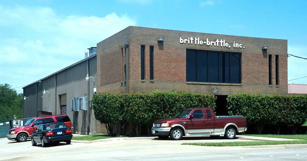 1155 Cedar Ridge Dr, Duncanville, TX for lease - Building Photo - Image 2 of 12