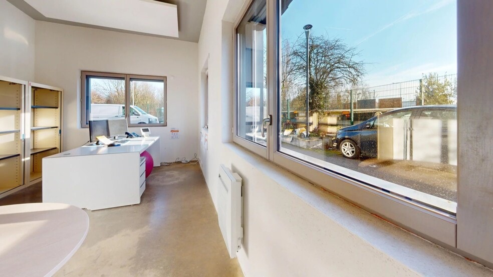 2 Route De Levis Saint Nom, Coignières à louer - Photo intérieure - Image 3 de 13