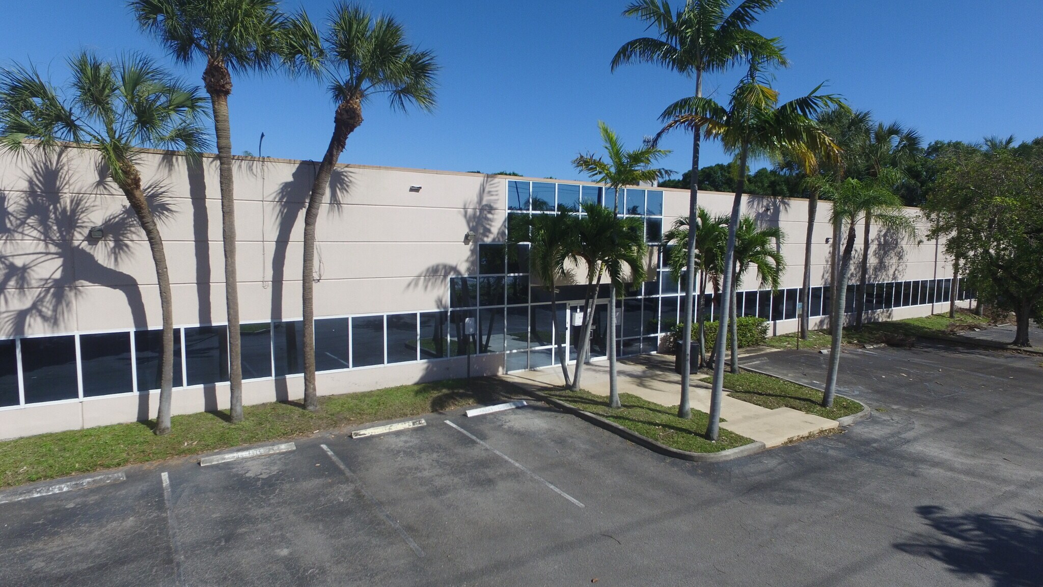 1052 S Powerline Rd, Deerfield Beach, FL à louer Photo du bâtiment- Image 1 de 4