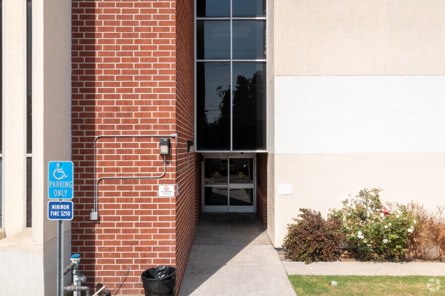 17822 Beach Blvd, Huntington Beach, CA à louer - Photo du bâtiment - Image 2 de 7