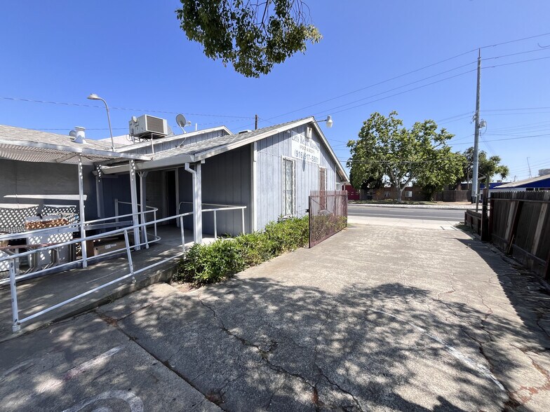 3715 47th Ave, Sacramento, CA à vendre - Photo du bâtiment - Image 2 de 14