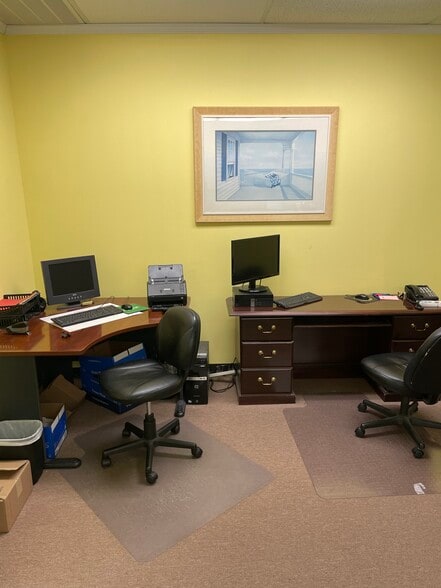 100 S Jersey Ave, Setauket, NY for sale - Building Photo - Image 3 of 14