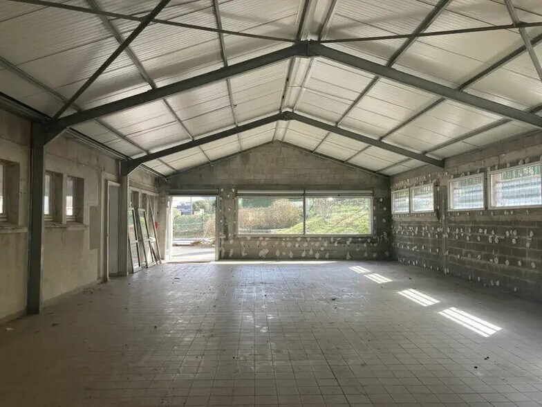 Retail in Quimper for lease - Interior Photo - Image 3 of 6