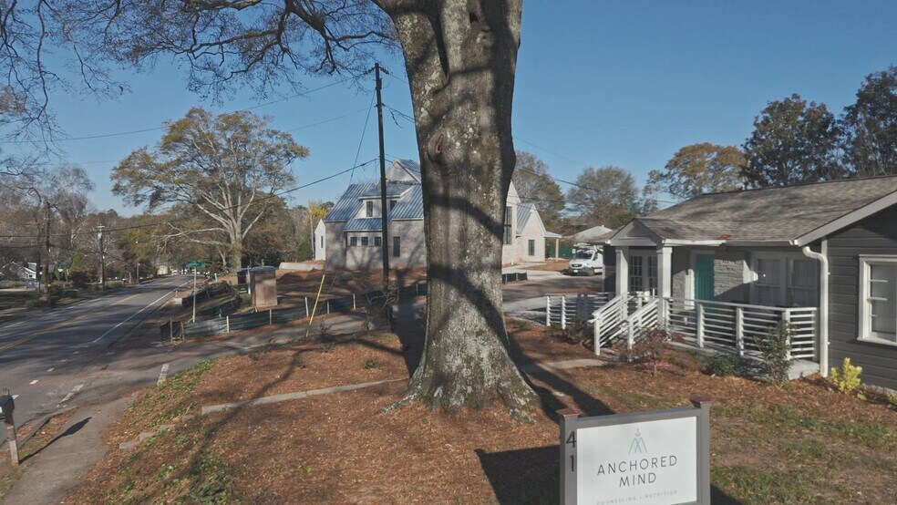 41 Woodstock Rd, Roswell, GA à louer - Vidéo sur l’inscription commerciale - Image 2 de 12