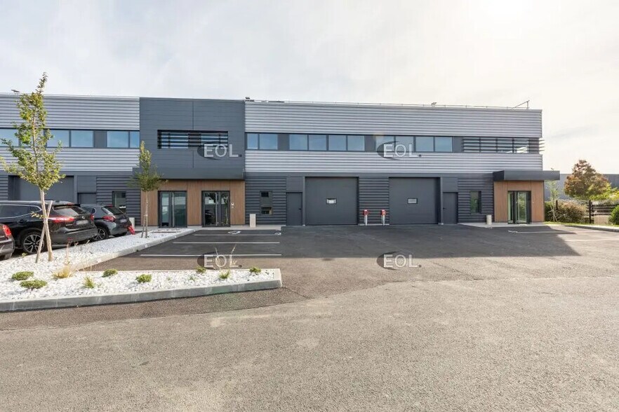 Flex dans FRÉPILLON à louer - Photo du bâtiment - Image 2 de 9