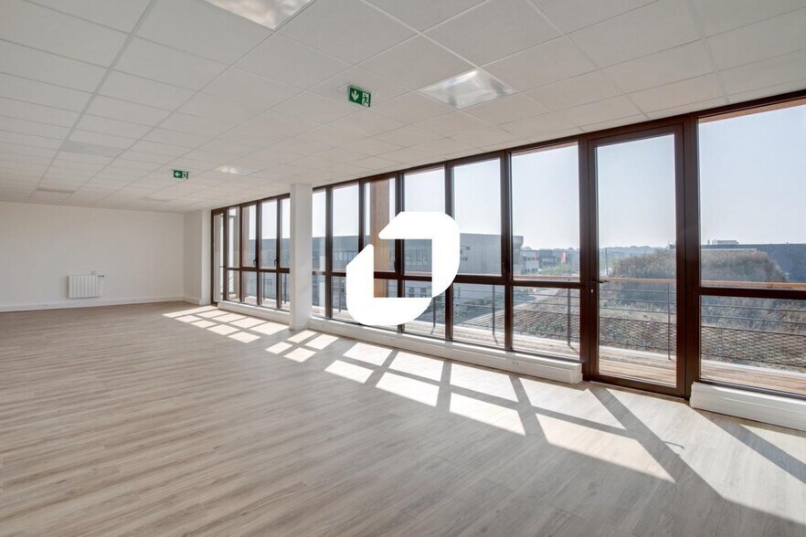 Flex in Collégien for lease - Interior Photo - Image 3 of 29