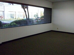 4705 N Sonora Ave, Fresno, CA for lease Interior Photo- Image 2 of 5