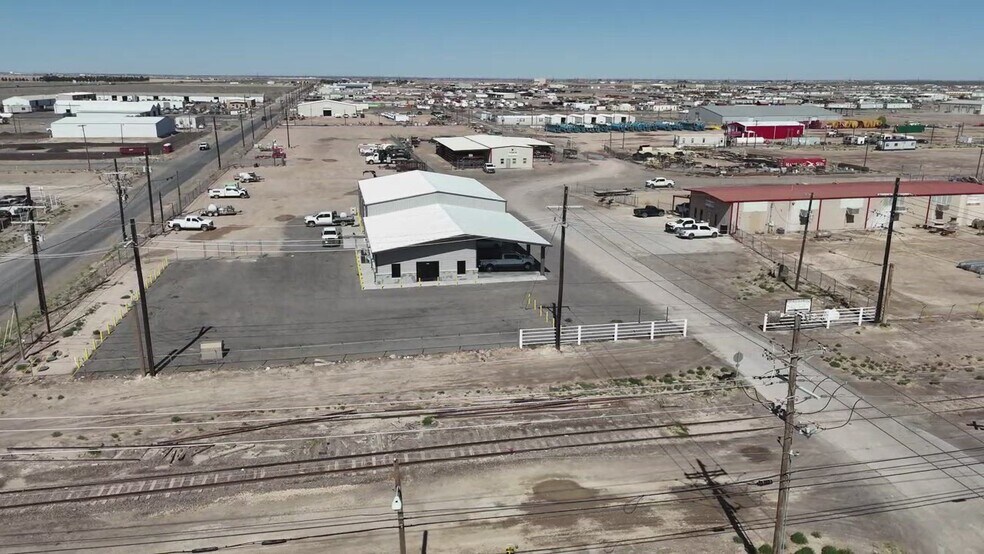 2307 Stafford Blvd, Pecos, TX à louer - Vidéo sur l’inscription commerciale - Image 2 de 34