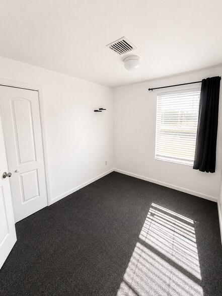 386 S Maddock St, West Palm Beach, FL à louer - Photo du bâtiment - Image 2 de 10
