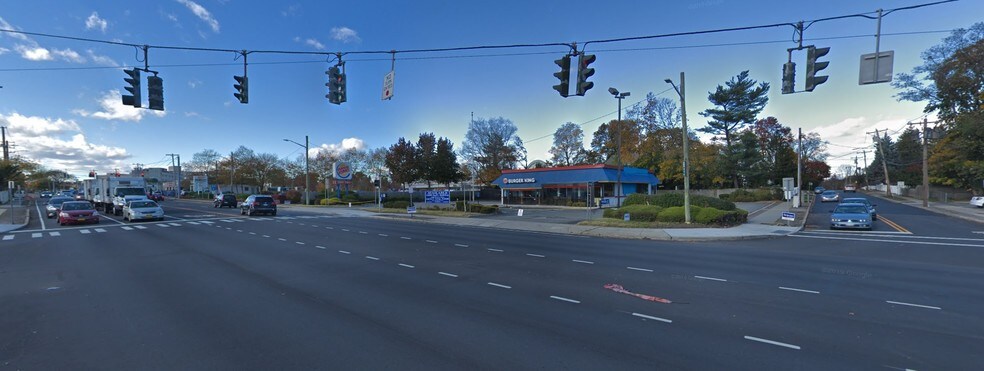 321 Jericho Tpke, Syosset, NY à louer - Photo du bâtiment - Image 3 de 6