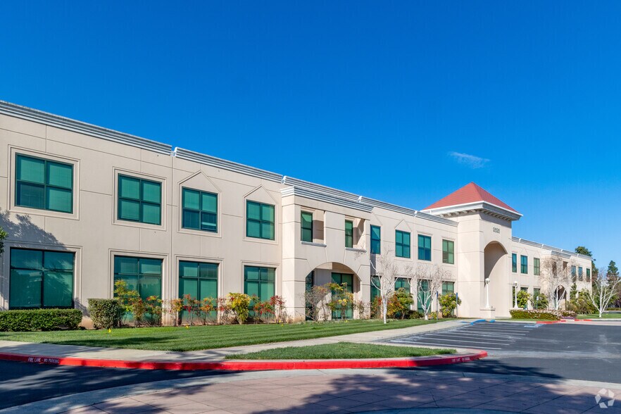 2525 N 1st St, San Jose, CA à louer - Photo du bâtiment - Image 2 de 10