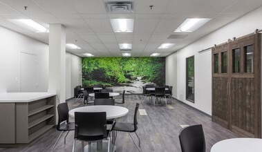 5600 Crooks Rd, Troy, MI à vendre Photo intérieure- Image 1 de 1