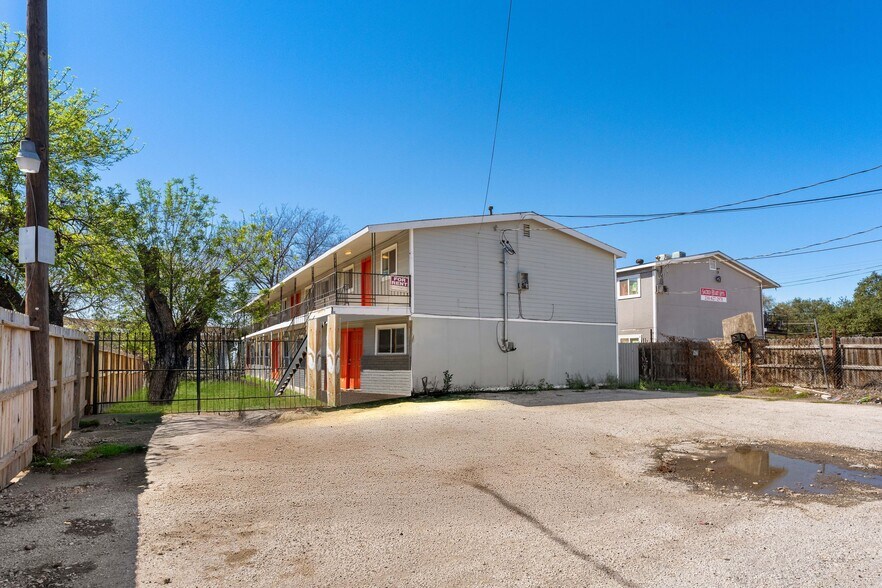 2807 Observation Dr, San Antonio, TX à vendre - Photo du bâtiment - Image 2 de 27