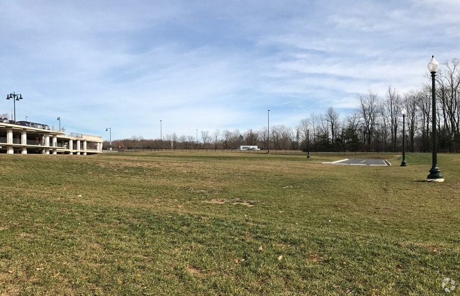 12405 Park Potomac Ave, Potomac, MD à louer - Photo du bâtiment - Image 2 de 13