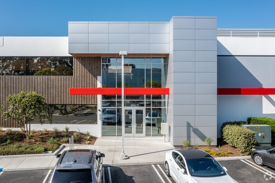 3 Burroughs, Irvine, CA à louer - Photo du bâtiment - Image 3 de 32