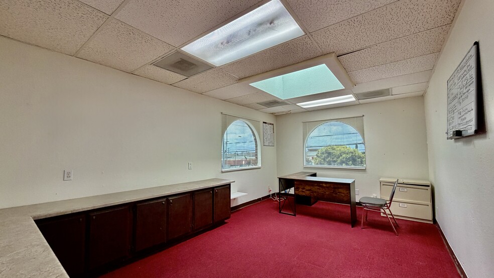 12610 Glenoaks Blvd, Sylmar, CA for sale - Interior Photo - Image 3 of 20